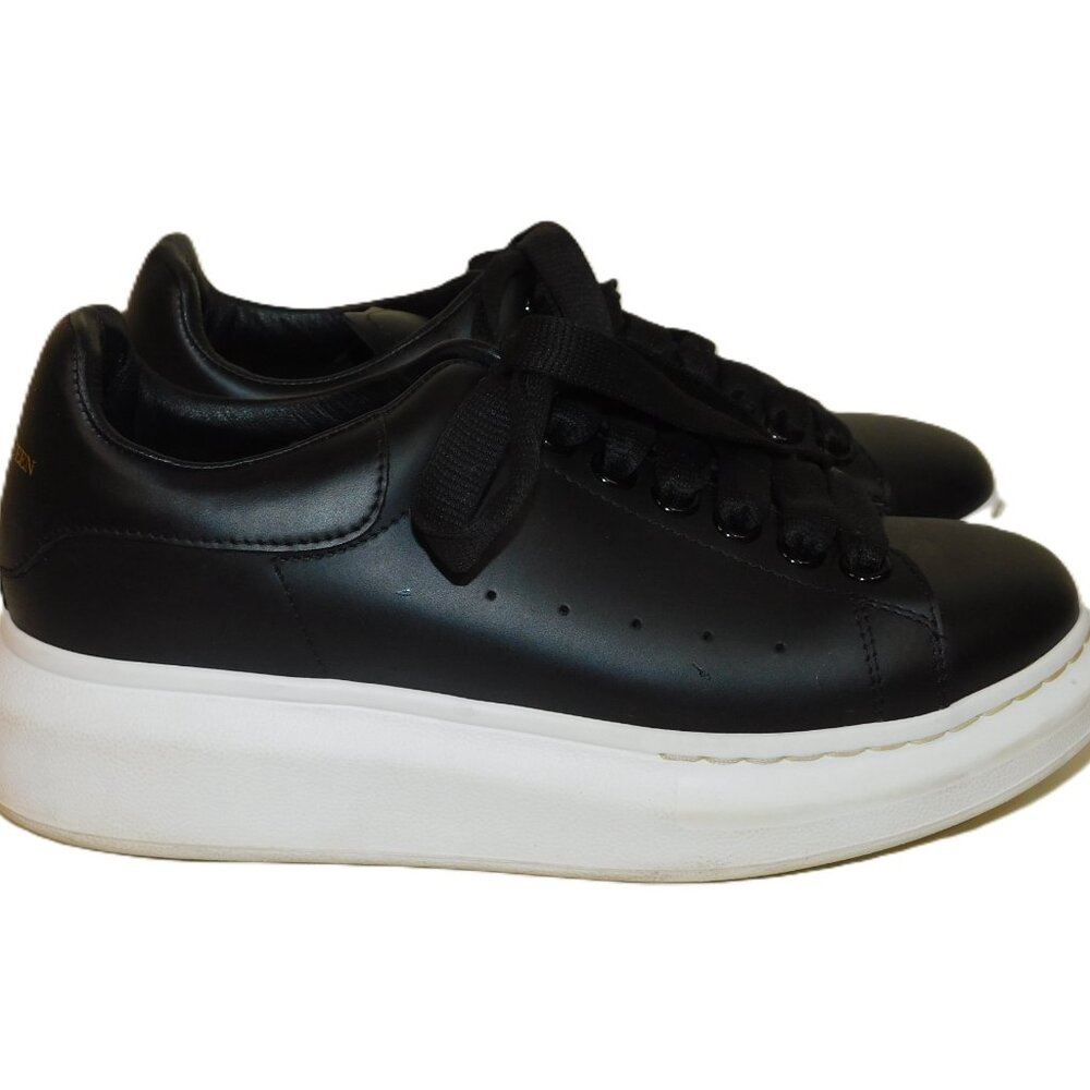 Alexander McQueen Women's Oversized Sneaker in Black Size 37 US Size 6 Leather - Picture 4 of 13